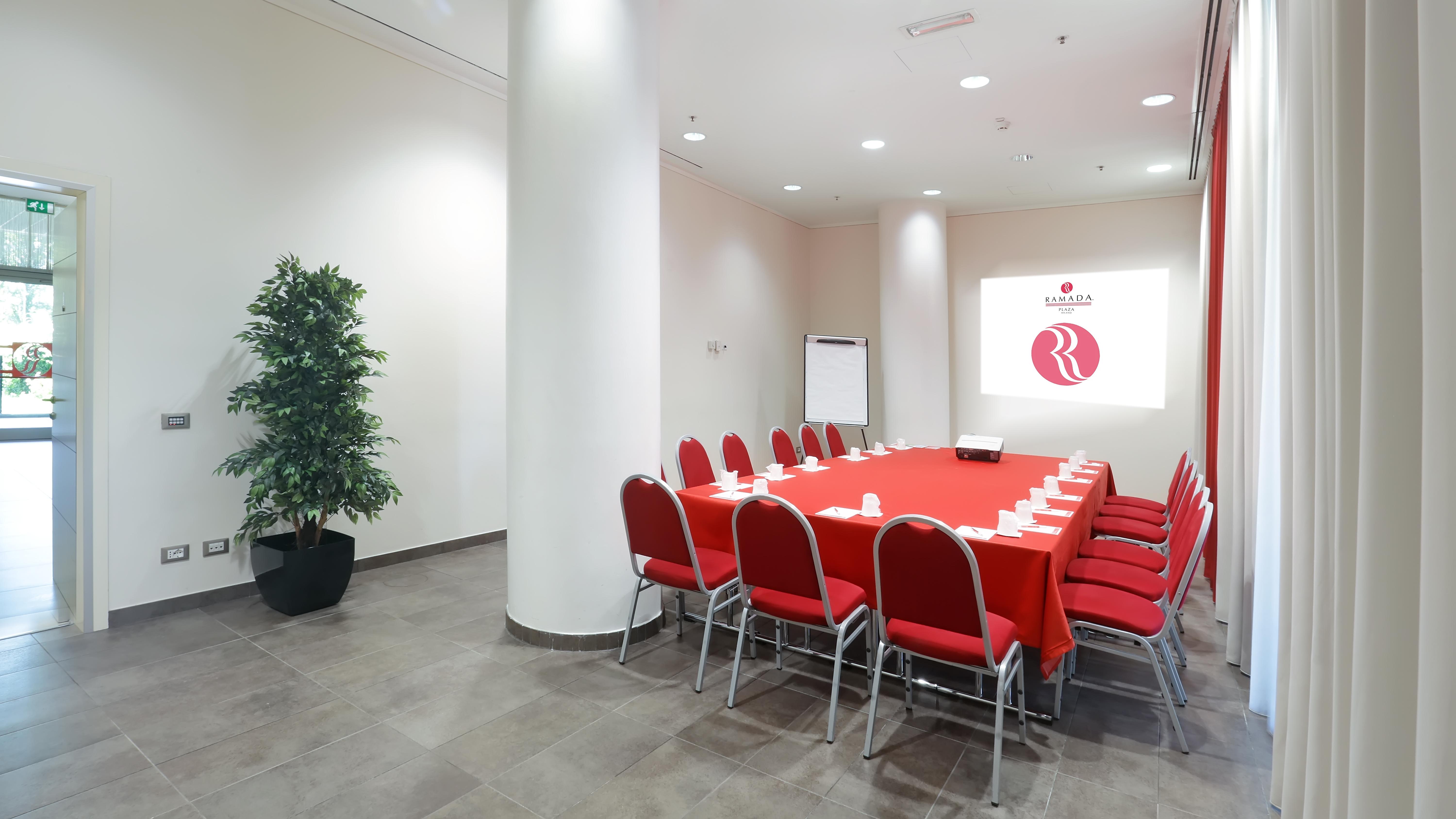 Ramada Plaza By Wyndham Milano — Bilder 1